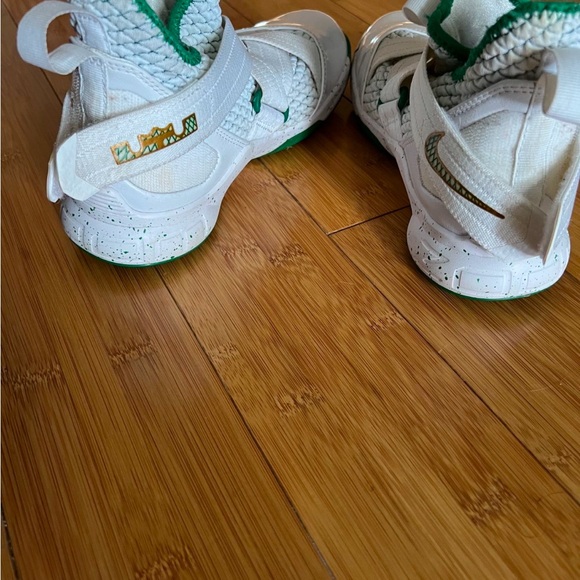 Nike Kids White and Green Sneakers - Picture 2 of 2